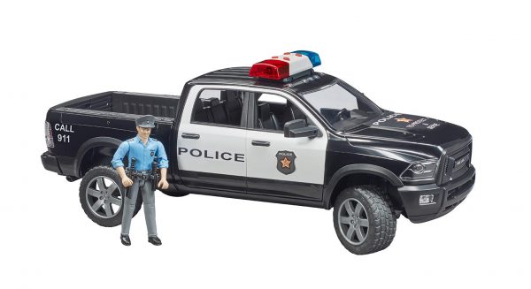 RAM 2500 politieauto met politieman