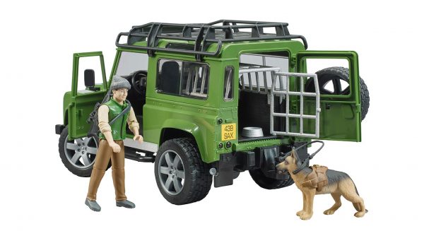 Land Rover Defender Station Wagon met boswachter en hond
