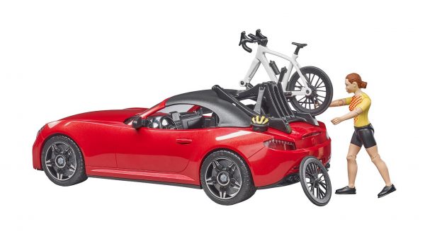 Roadster met racefiets en fietser