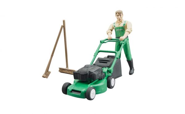 Tuinman met grasmaaier en accessoires