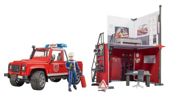 Brandweerkazerne met Land Rover Defender